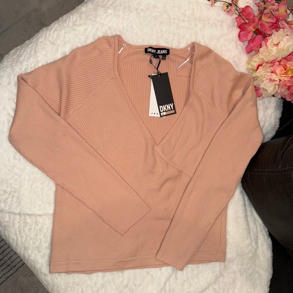 Dkny Sweaters - DKNY Women's V-Neck Sweater in Blush Pink